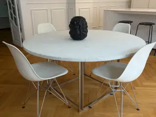 PK 54 - Rundt spisebord med lys flintrullet marmor