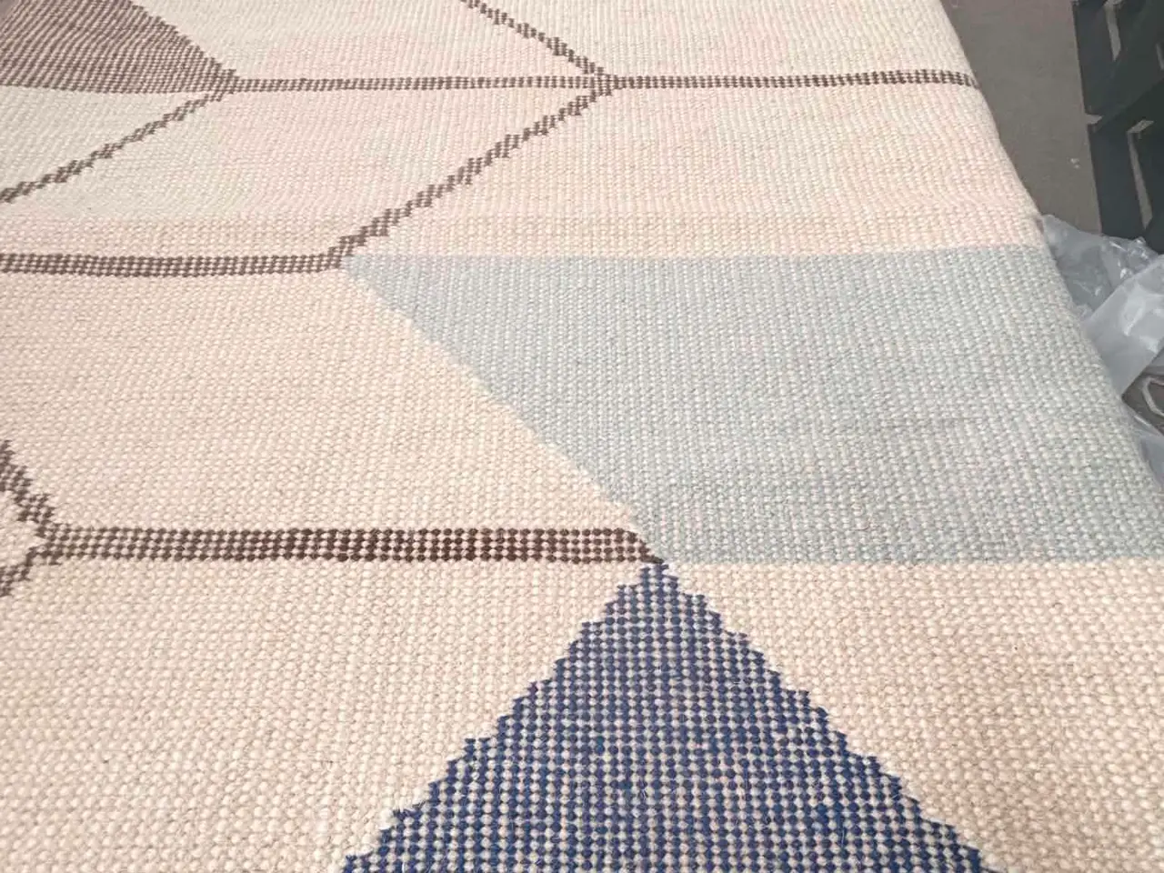 Billede 1 - Indbo RENO – Håndvævet uldtæppe 160 × 230 cm