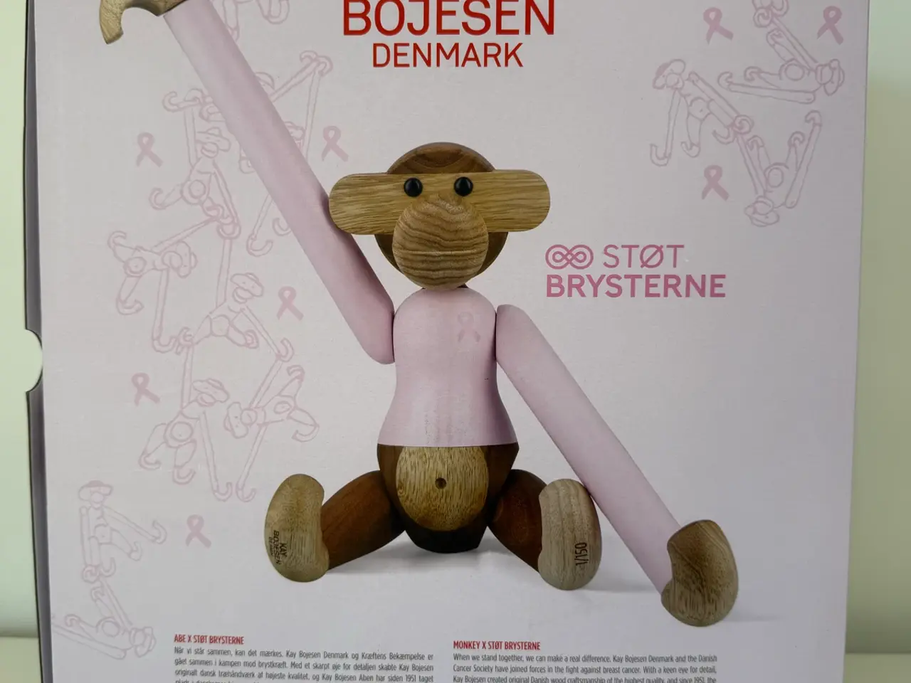 Billede 8 - Kay Bojesen mellem abe Støt Brysterne