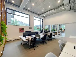Book plads i åbent kontor hos Spaces Ny Carlsberg