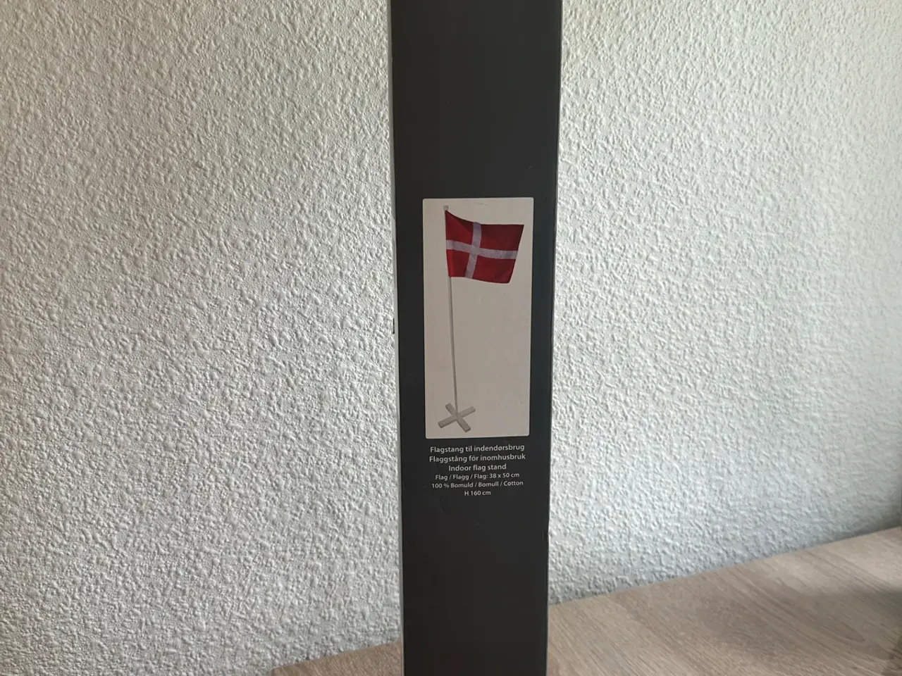 Billede 4 - Indendørs flagstang med dannebrogsflag 