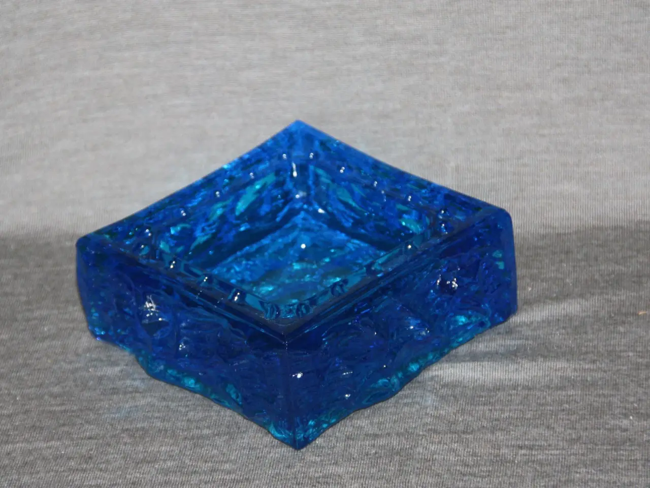 Billede 3 - Tung glasskål i blå glas vægt 2 kg 15 cm x 15 cm