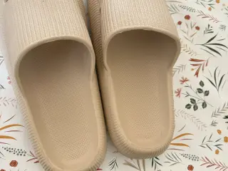 Et par herre sandaler