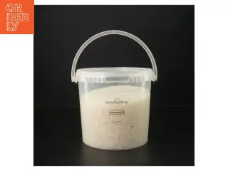 Spand med glaspartikler fra Sandfactory (str. 2,5L, 2,5-4 mm)
