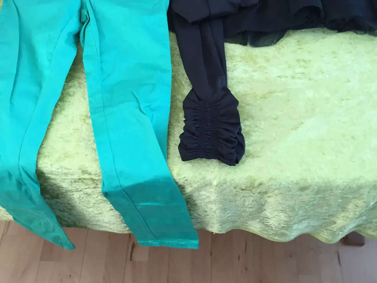 Billede 1 - Buks, leggings og nederdel sælges