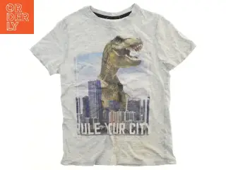 T-shirt med dinosaurmotiv fra H&M (str. 140)