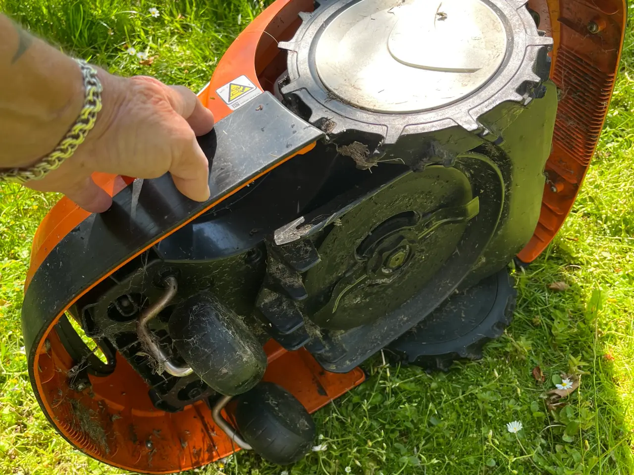 Billede 5 - Robot plæneklipper + doggingstation med soltag