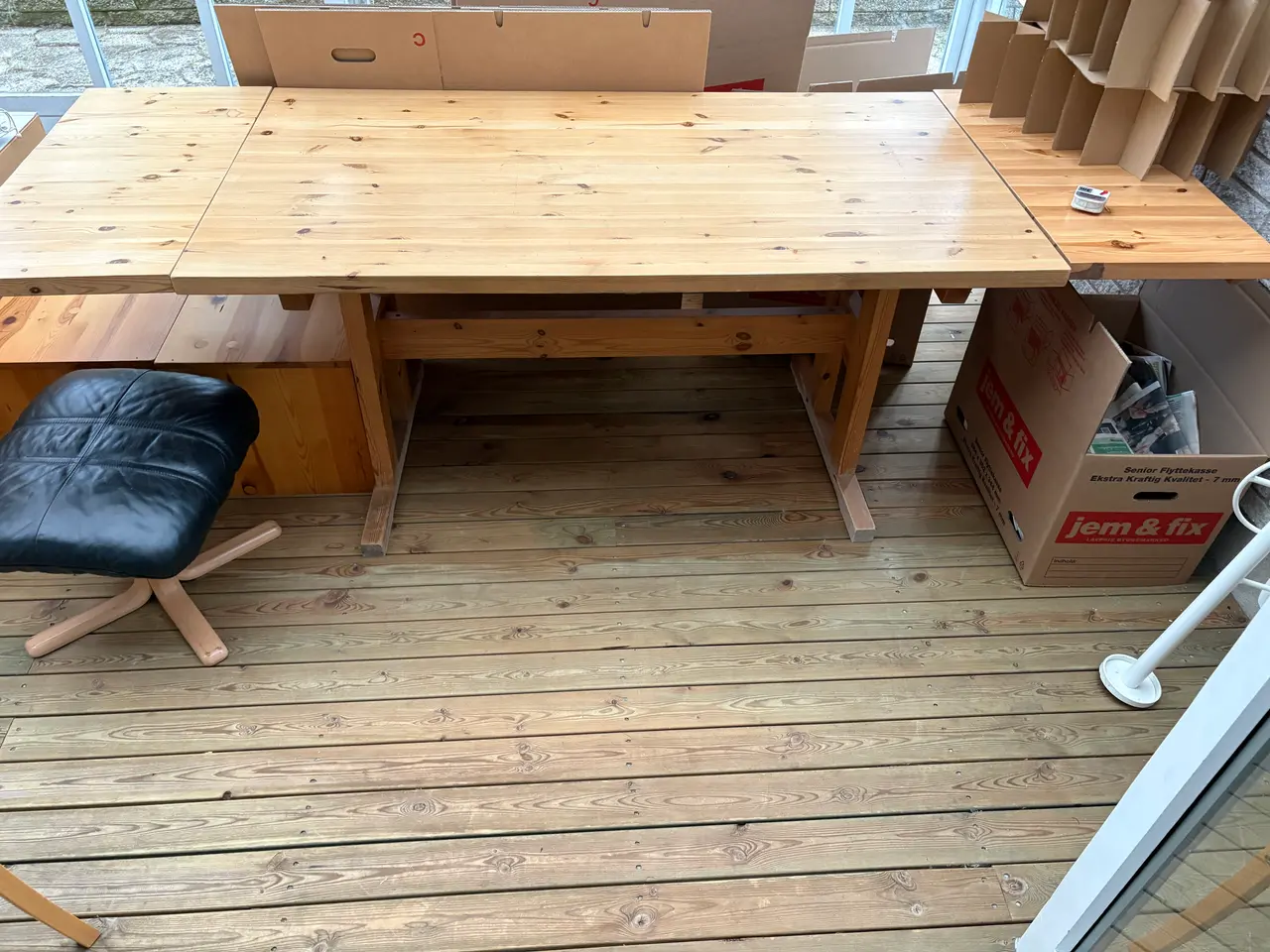 Billede 1 - Spisebord i Fyrretræ