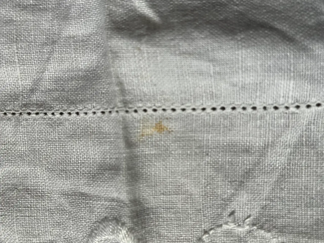 Billede 4 - Kommode dug med blonde kant og broderi