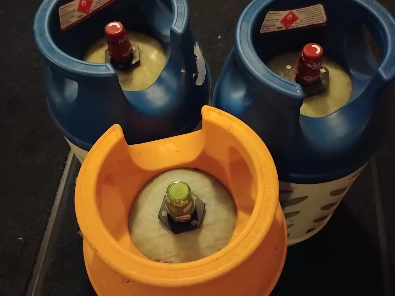 Billede 1 - Salg af fulde gasflasker