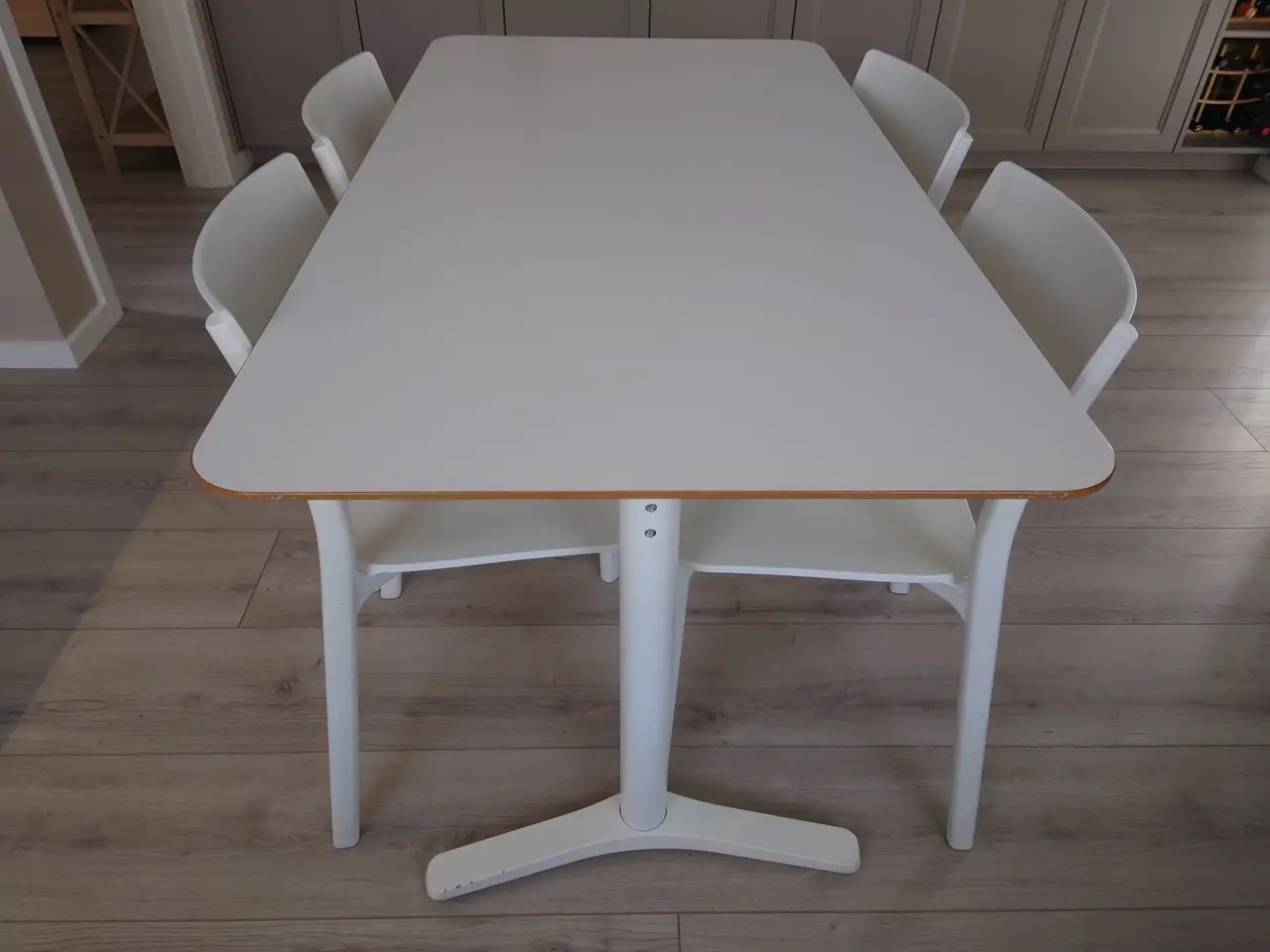 Billede 1 - Hvidt Ikea spisebord + 4 stole
