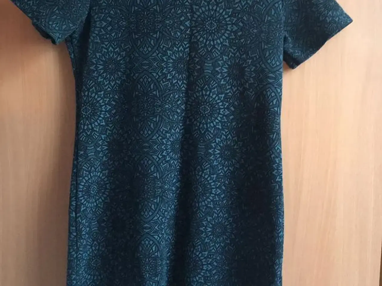 Billede 1 - kjole fra Boohoo