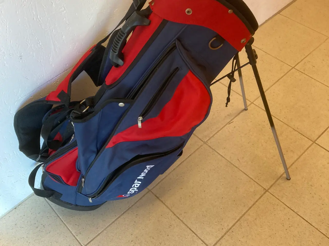 Billede 3 - Super flot golfbærebag  Rummelig 8 Rum