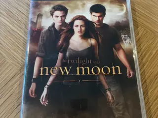 The Twilight Saga New Moon 3-disc fan edition