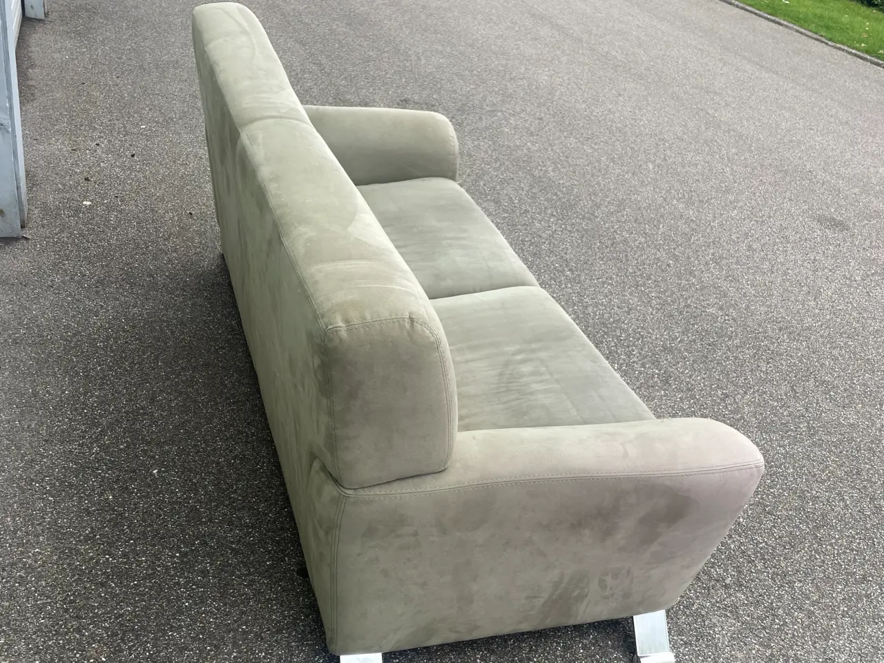 Billede 4 - Retro veloursofa i støvet grøn – 2-3 pers.