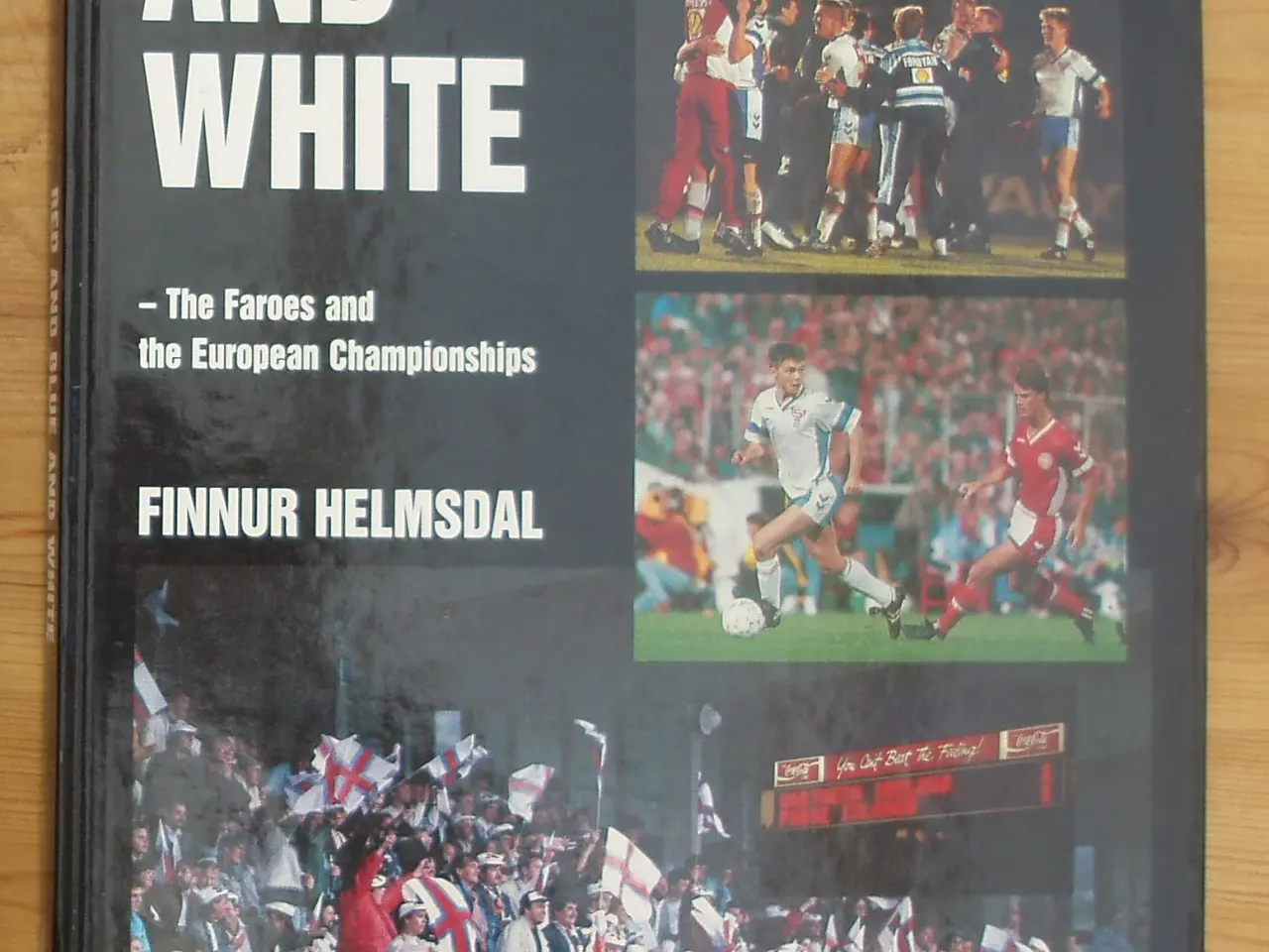 Billede 1 - Fodbold; Red, Blue and White- the Faroes