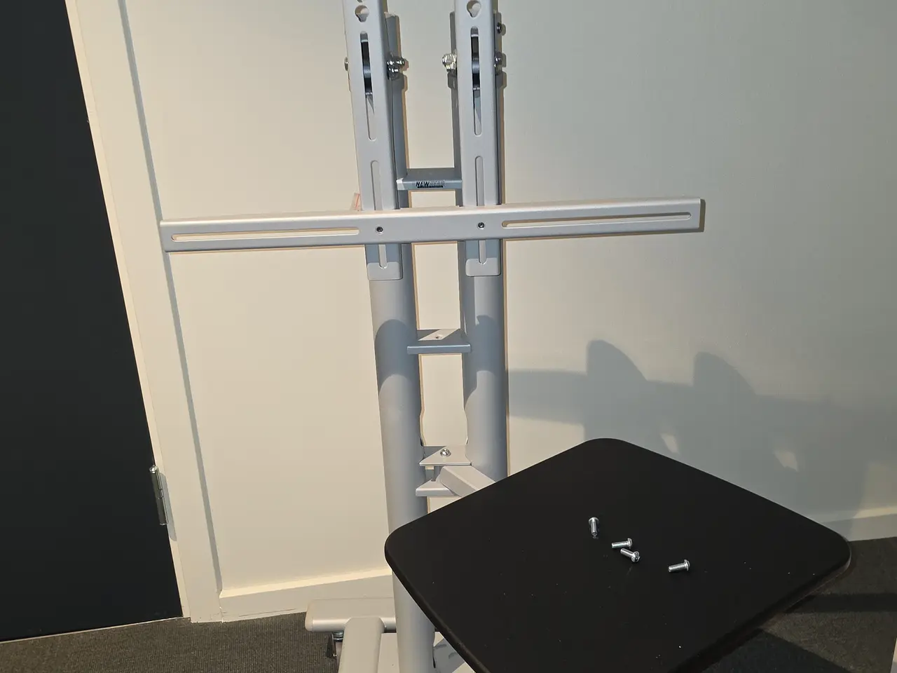 Billede 2 - Tv stander på hjul, bordpladen kan drejes