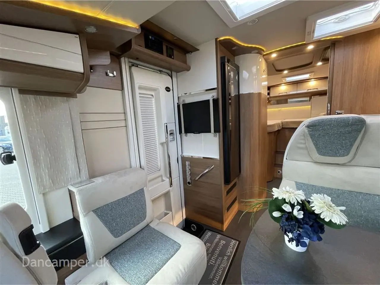 Billede 9 - 2020 - Carthago c-tourer I 144 LE Fantastisk helintegreret autocamper. 9-trins automatgear, automatisk klimanlæg i førehuse, Multimediasystem inkl. navigation og DAB+