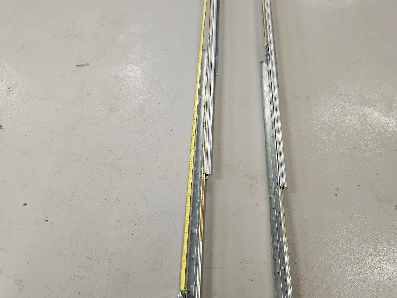 Billede 2 - Udtræksskinner til eks. spisebord. 2700 cm