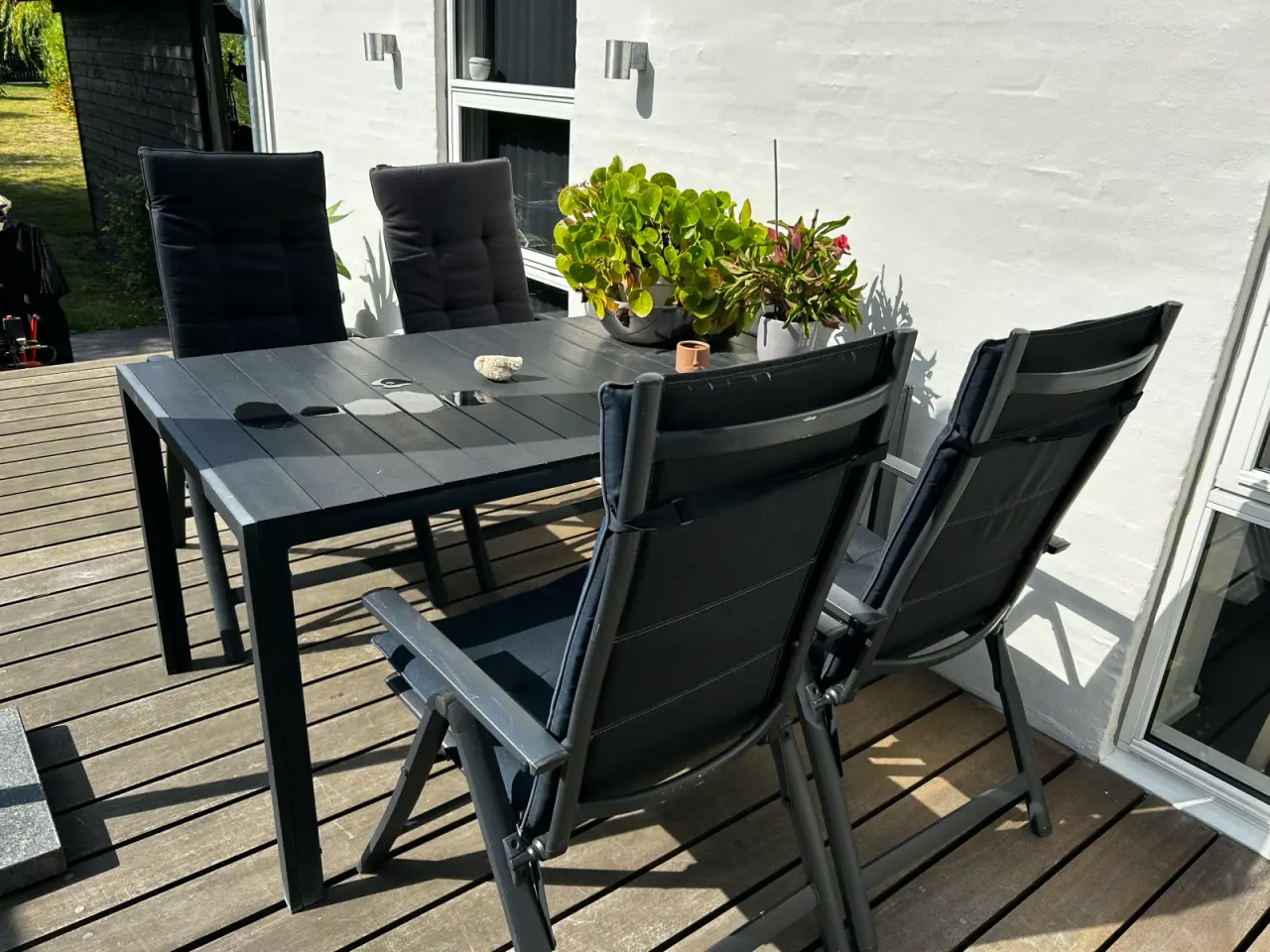 Billede 2 - Havebord og fire stole