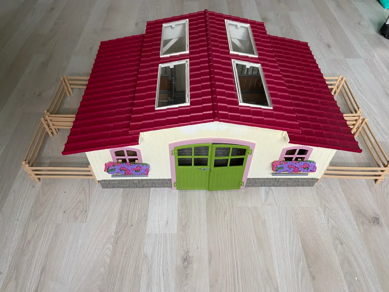 Billede 1 - Schleich hestestald m.m