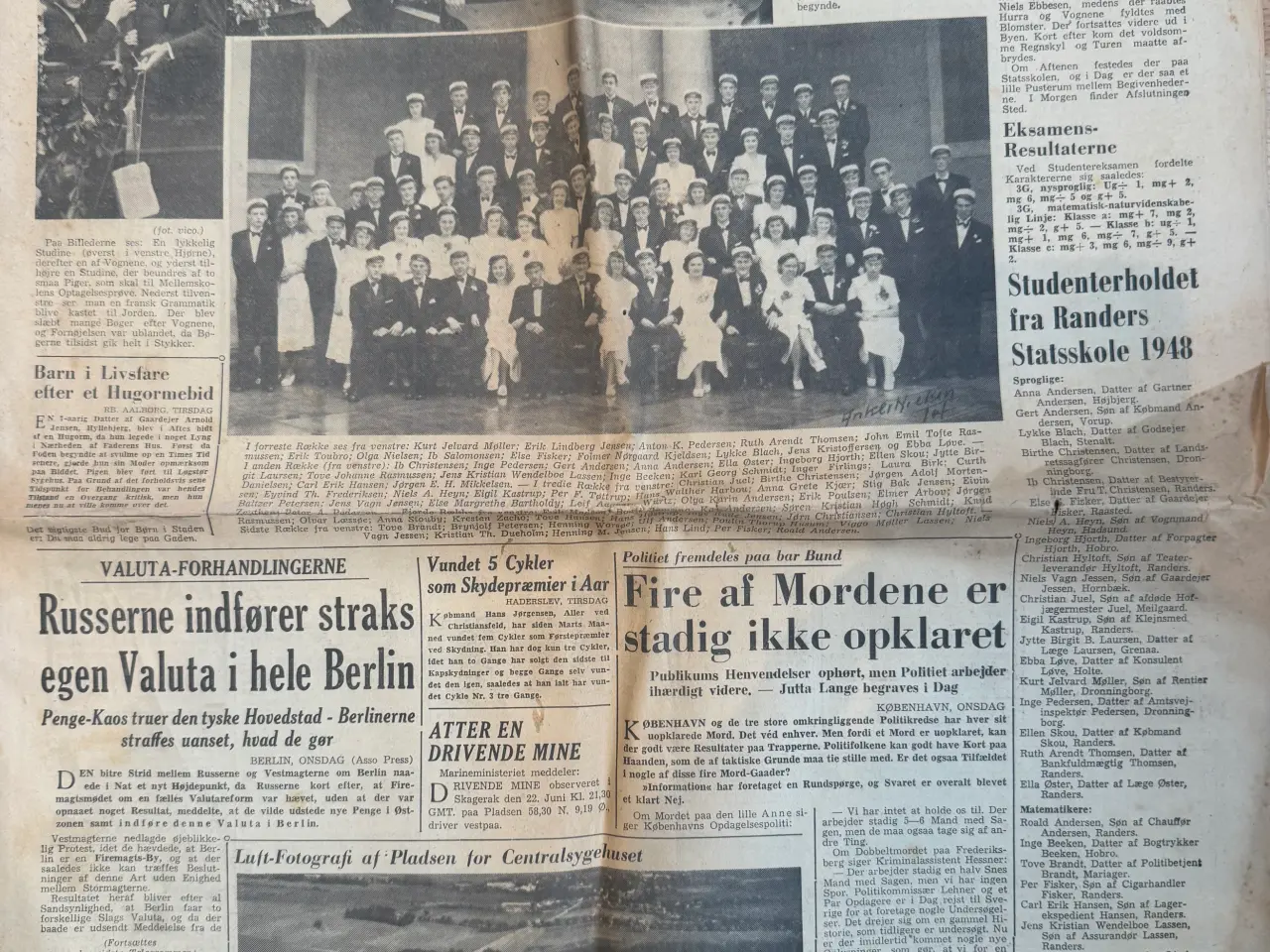 Billede 9 - gamle aviser og ugeblade