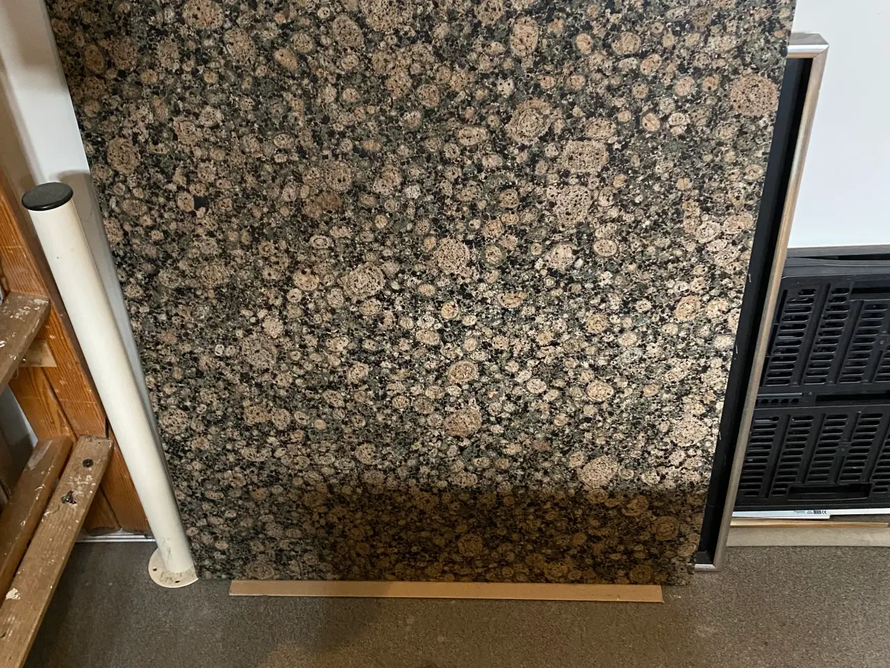 Billede 4 - Sofabord i granit med stålstel