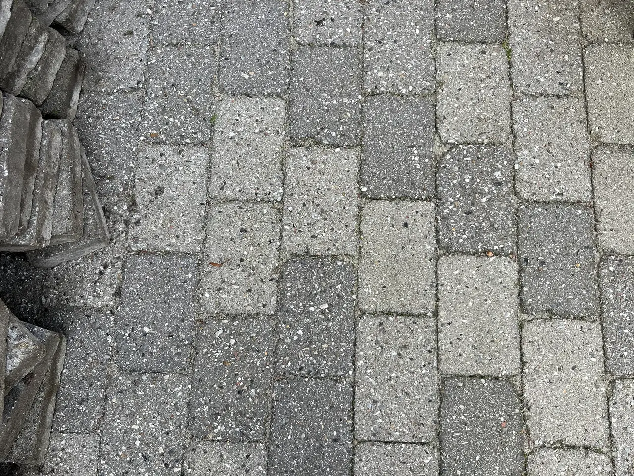 Billede 1 - Havefliser til gratis afhentning.