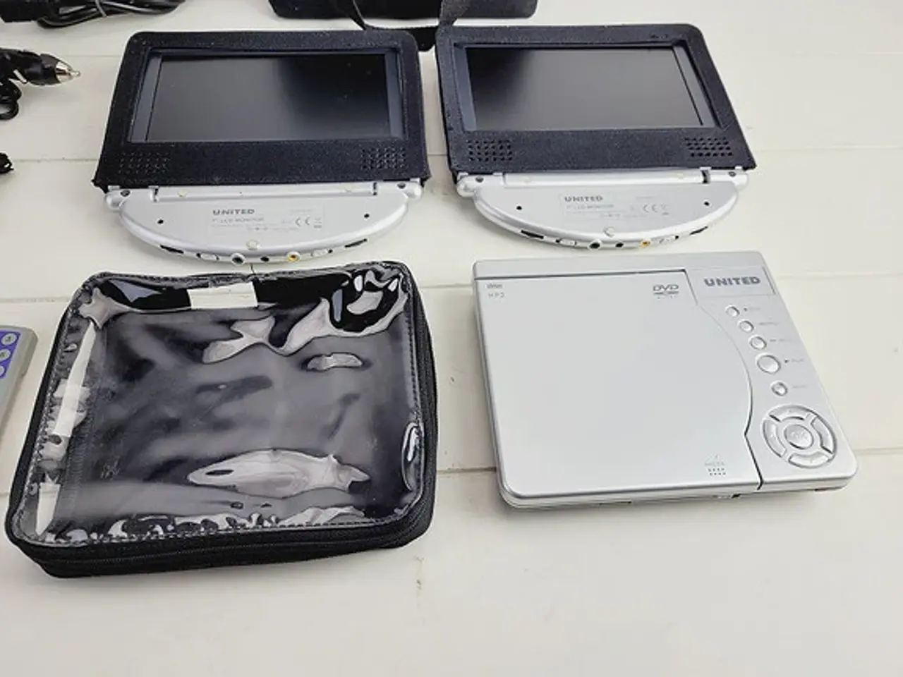 Billede 2 - ⭐️- 2 stk LCD Skærme m. Mini dvd afspiller
