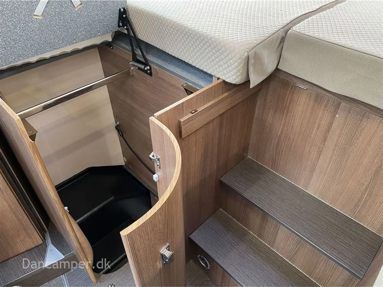 Billede 17 - 2020 - Carthago c-tourer I 144 LE Fantastisk helintegreret autocamper. 9-trins automatgear, automatisk klimanlæg i førehuse, Multimediasystem inkl. navigation og DAB+