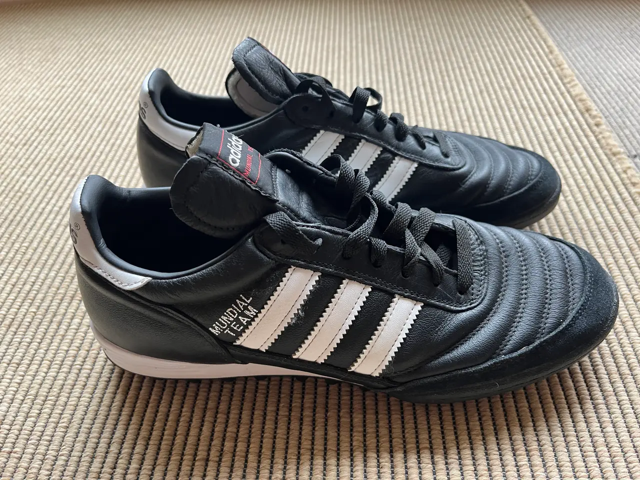 Billede 2 - Adidas Mundial fodboldsko størrelse EU 42 (UK 8)