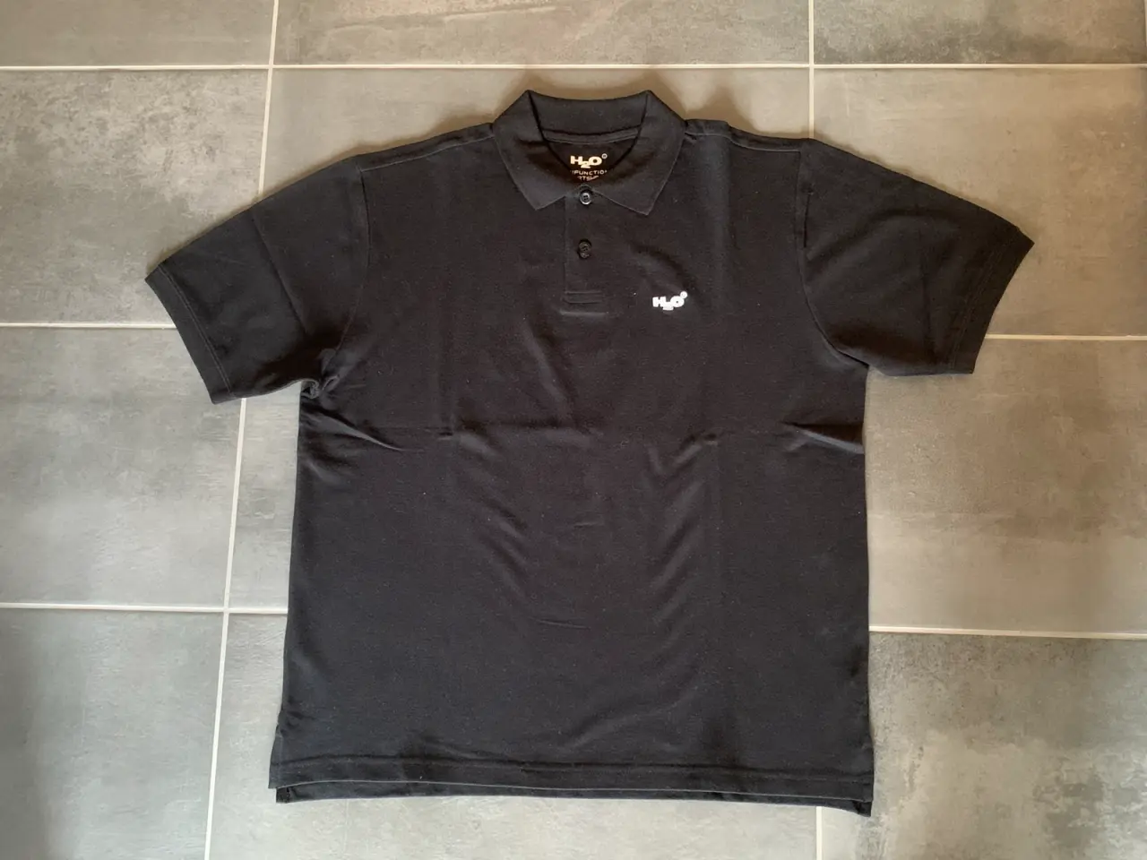 Billede 2 - T-shirt H2O, str. L - ubrugt (købt i forkert str.)