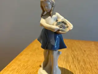 Porcelænsfigur pige med blomster