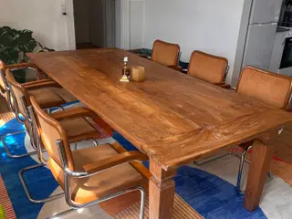 Massiv træ spisebord