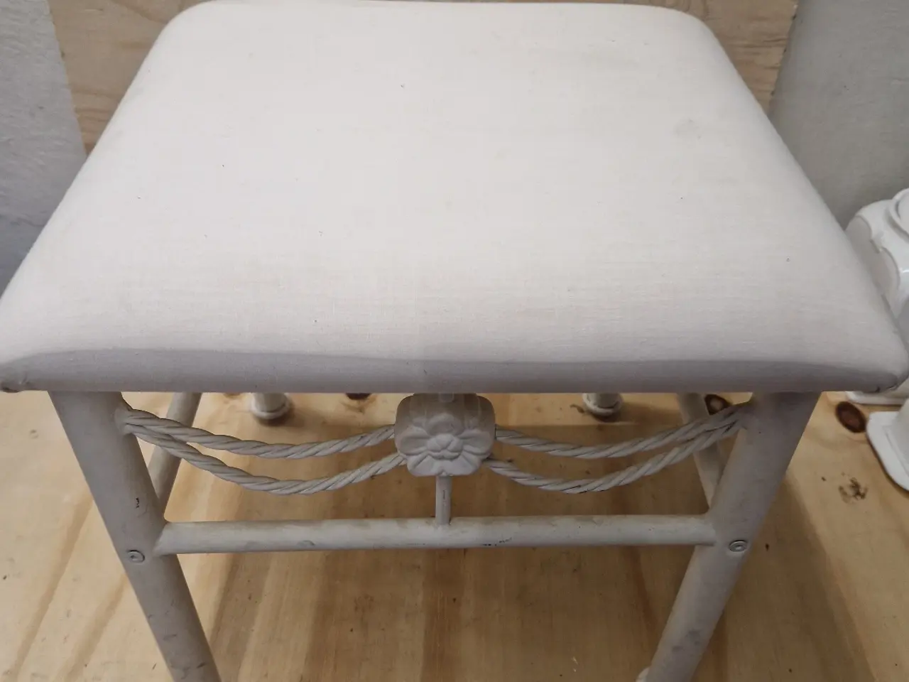 Billede 6 - Romantisk taburet creamhvid metal