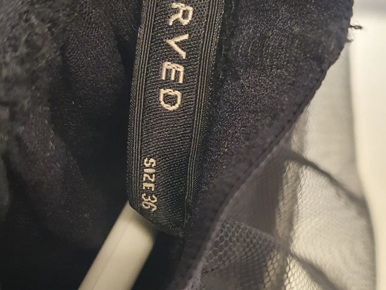 Billede 3 - Nederdel "Reserved", str. 36.