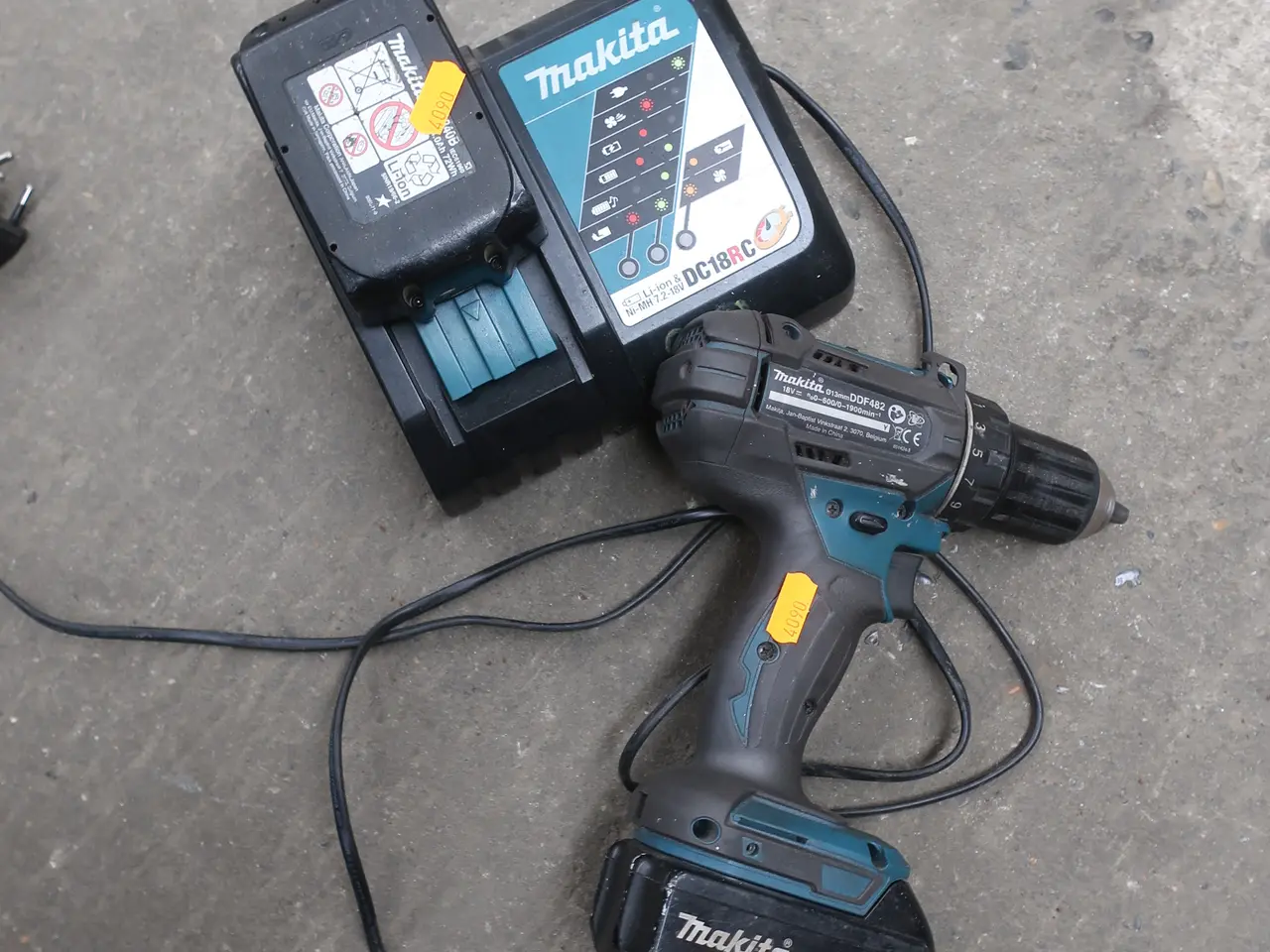 Billede 1 - Skruemaskine samt lader og 2 stk. batterier MAKITA