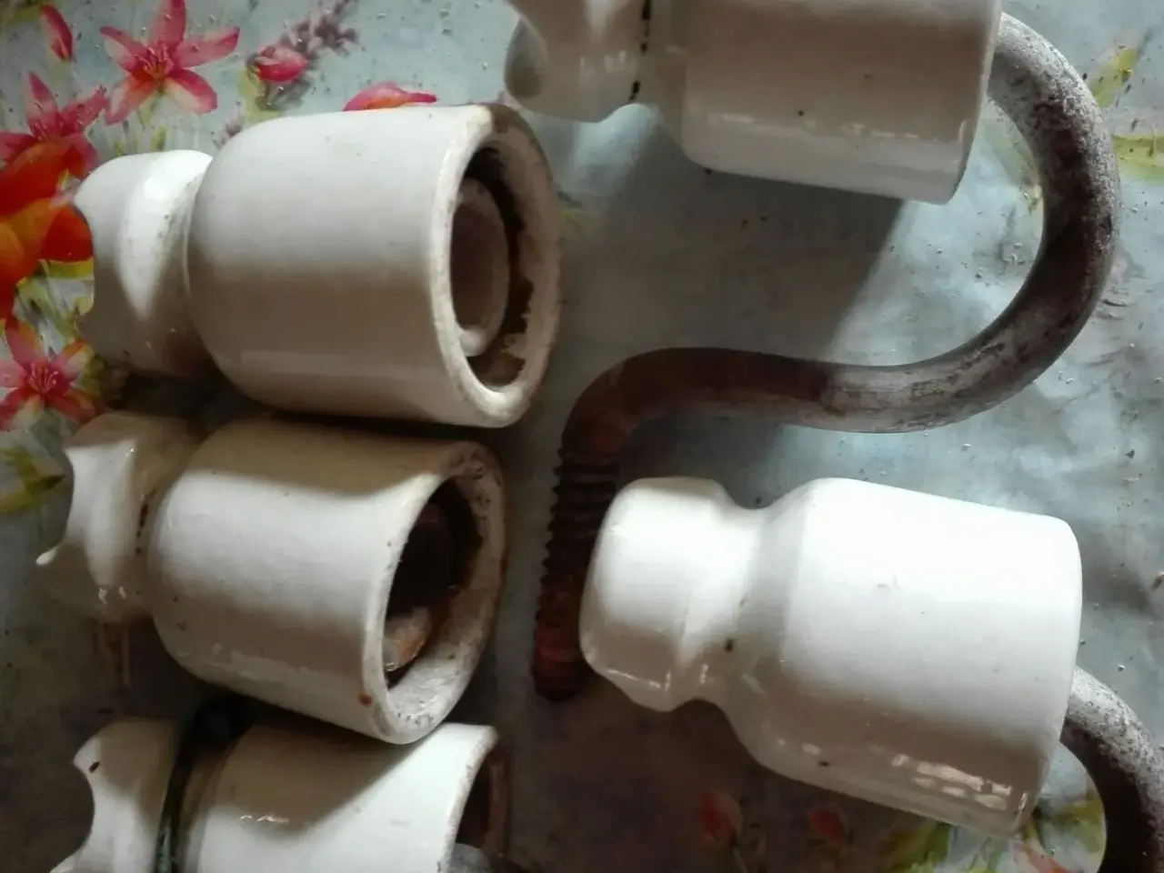 Billede 1 - 5 + 11 stk. porcelænsklokker, elmaster.Giv bud.