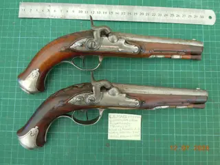 Pistolsæt 1785 Danske med sølvbeslag.