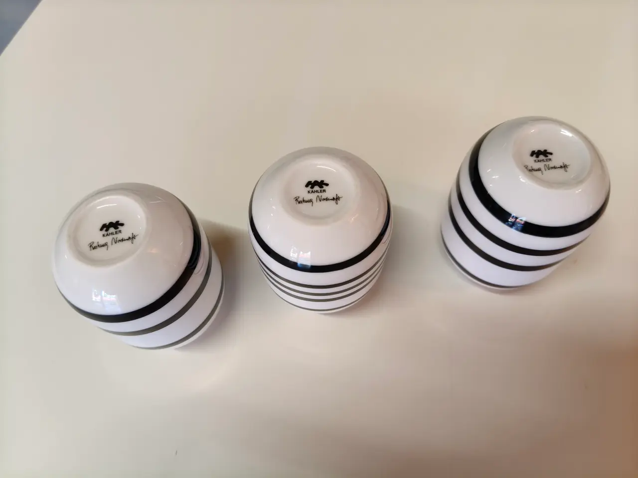 Billede 3 - kähler sorte vaser mini 8,5 cm uden skader.