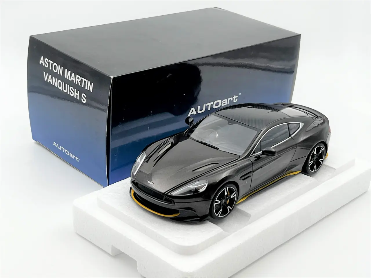 Billede 10 - 2017 Aston Martin Vanquish S AUTOart - 1:18