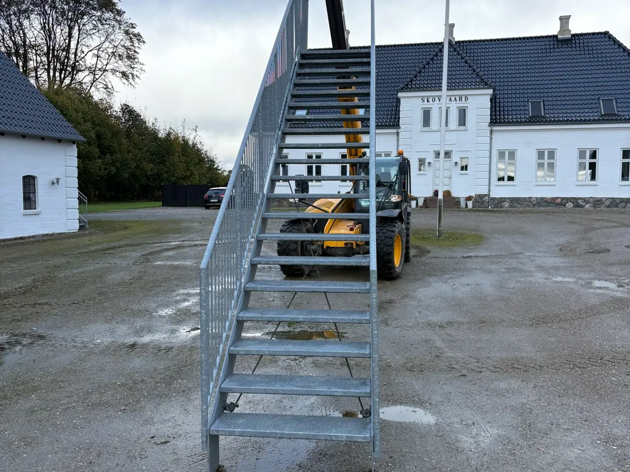 Billede 3 - Galvaniseret trappe med repos