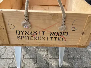 Trækasse med rebhåndtag