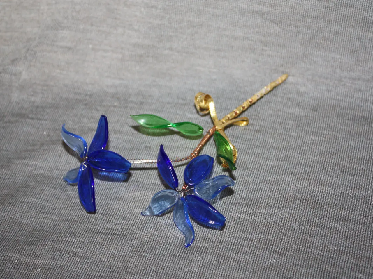 Billede 2 - Små glas figur søhest højde 6 cm blå blomst 14 cm