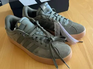 Adidas, nye str 42