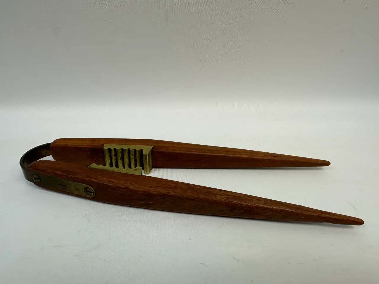 Billede 1 - Retro nøddeknækker i teak og messing