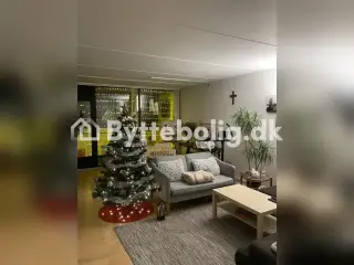 Fireværelses lejebolig med renoveret køkken og bad