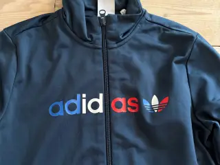 Adidas træningssæt str 158