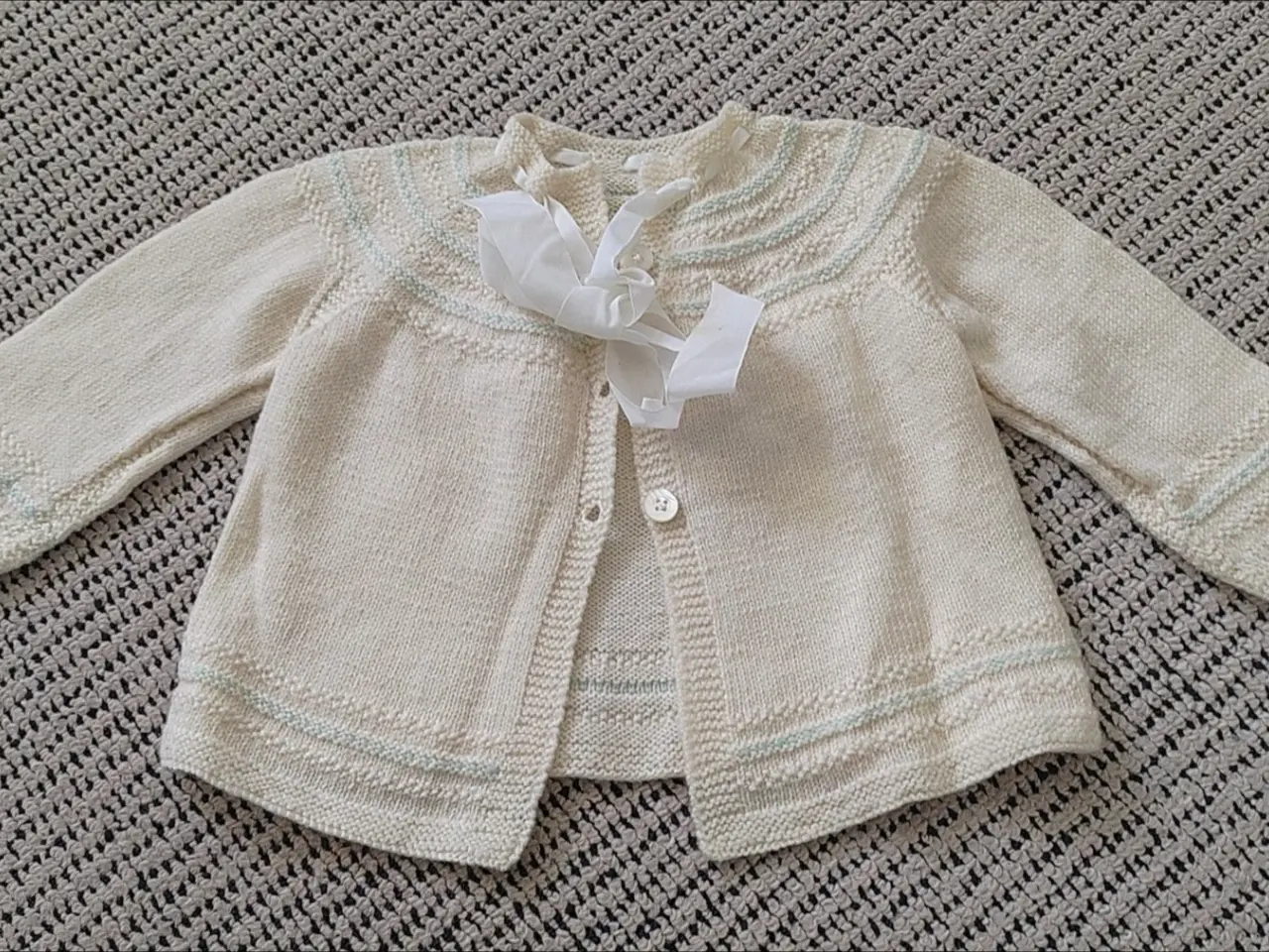 Billede 1 - Baby trøje / sokker