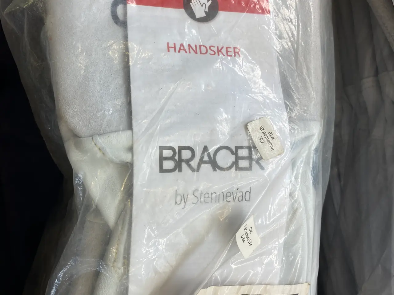 Billede 2 - Kasse med diverse handsker